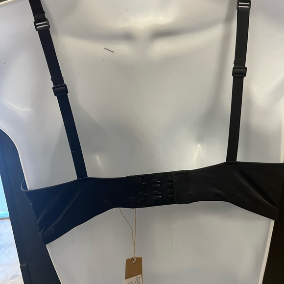 SKIMS T-shirt Demi Bra - Picture 6 of 6